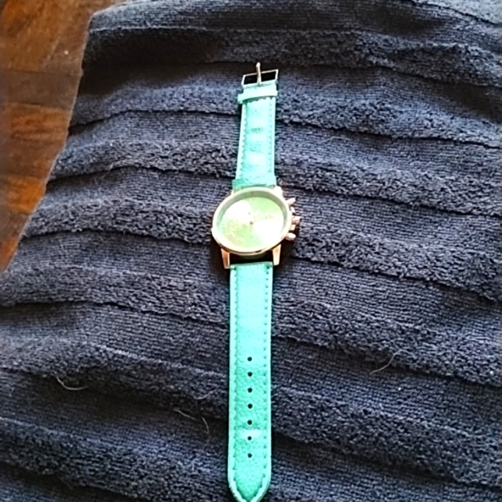 Ladies Watch (Lt green)